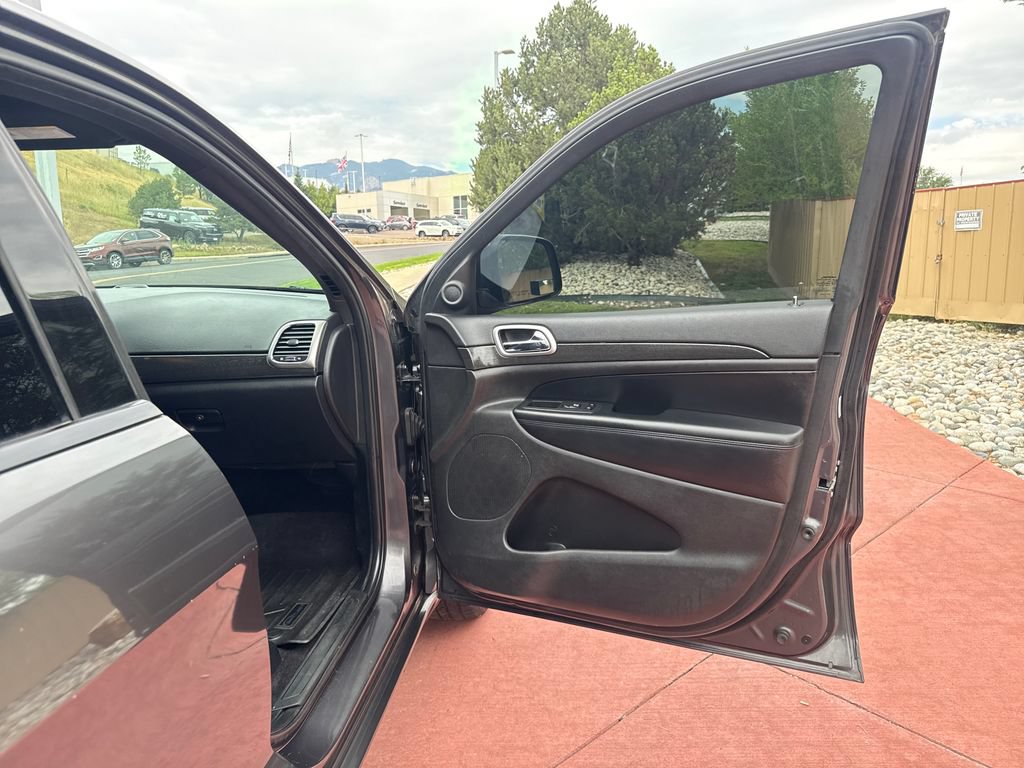 Used 2018 Jeep Grand Cherokee Altitude AWD/4WD image 29