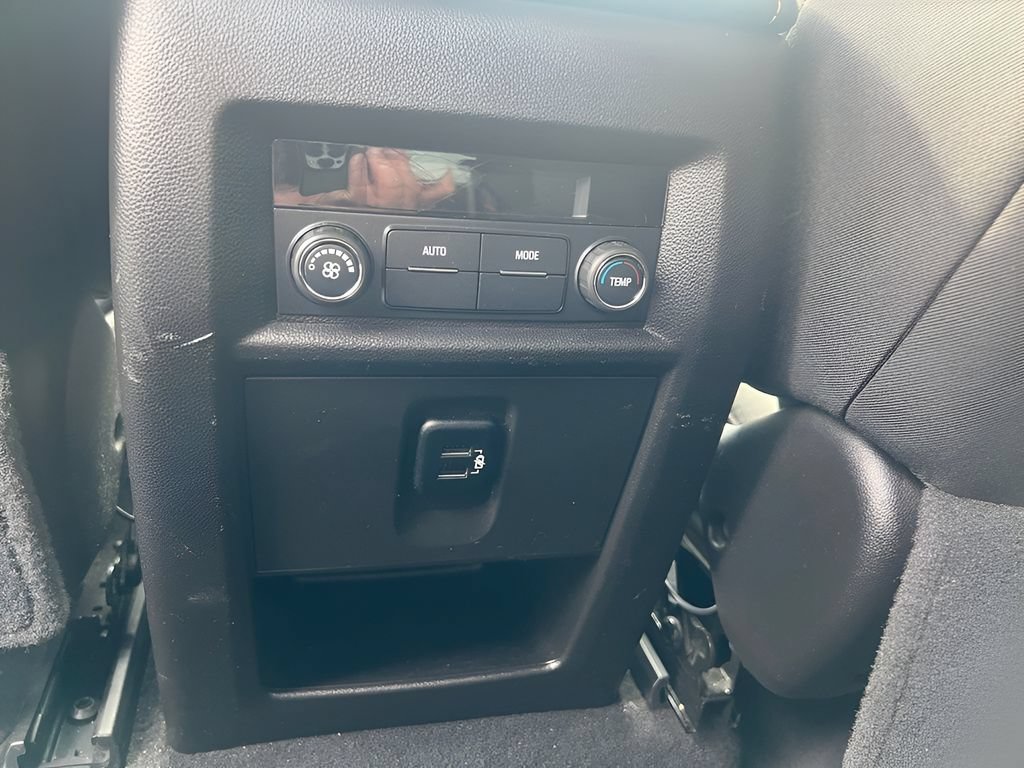 Used 2018 Chevrolet Traverse LT w/ LPO, 'HIT The Road' Package AWD/4WD image 29