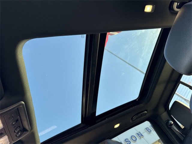 Used 2021 Nissan Titan PRO-4X w/ Pro-4x Convenience Package image 18