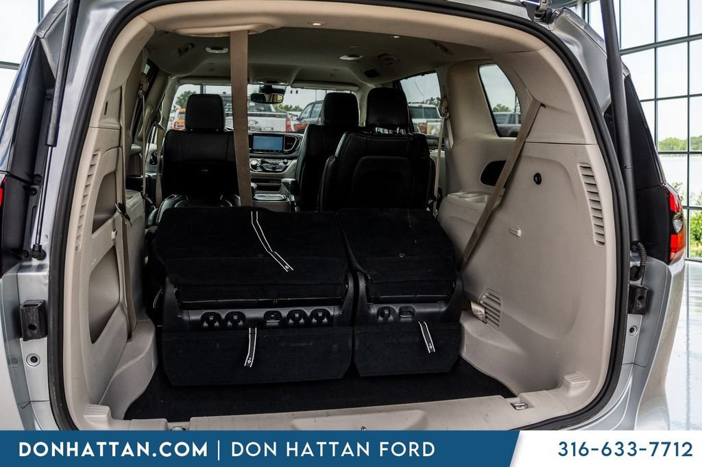 Used 2023 Chrysler Pacifica Touring-L FWD image 26