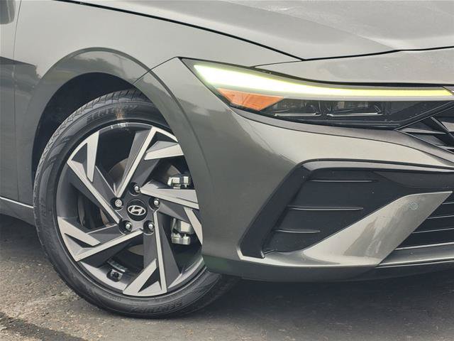Used 2024 Hyundai Elantra Limited FWD image 11