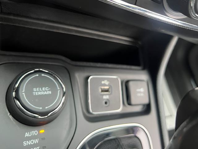 Used 2019 Jeep Cherokee Limited w/ Luxury Group AWD/4WD image 26