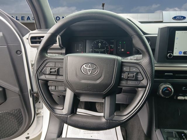 Used 2025 Toyota Tacoma SR5 AWD/4WD image 12