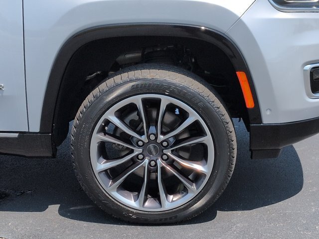 Used 2022 Jeep Wagoneer Series III w/ Premium Group I AWD/4WD image 11