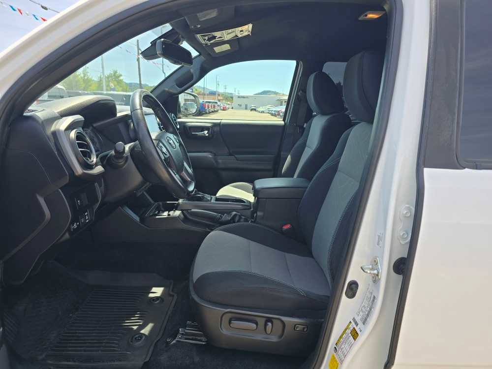 Used 2023 Toyota Tacoma TRD Off-Road AWD/4WD image 9