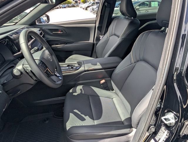 Used 2025 Toyota Crown Signia XLE image 5