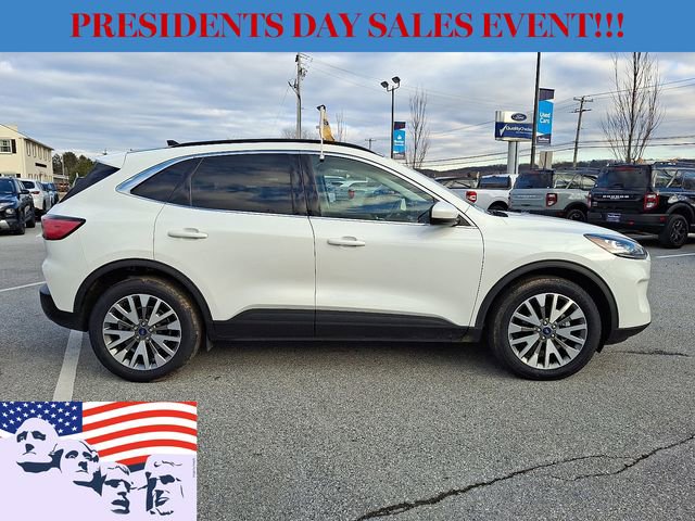 Certified 2022 Ford Escape Titanium w/ Class II Trailer Tow Package image 12