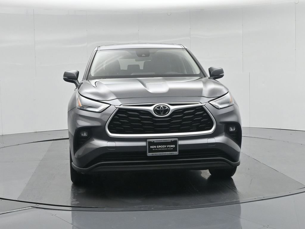 Used 2024 Toyota Highlander LE image 29