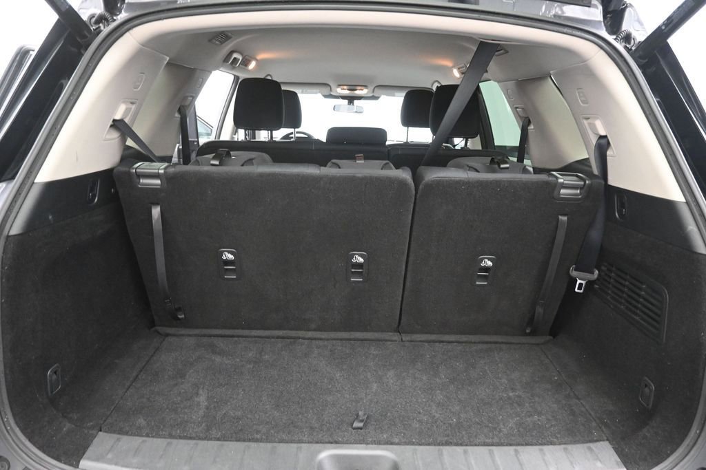 Used 2025 Nissan Pathfinder SV FWD image 11