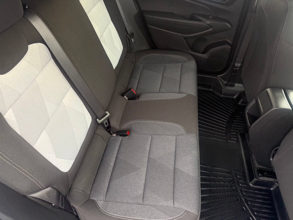 Used 2024 Chevrolet Trax RS FWD image 48