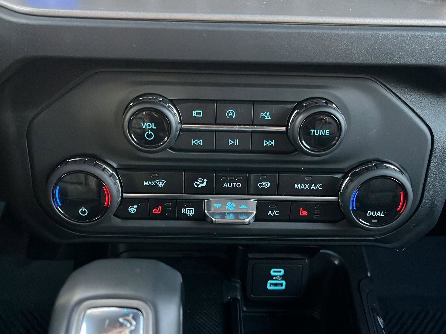 Certified 2025 Ford Bronco Outer Banks AWD/4WD image 21