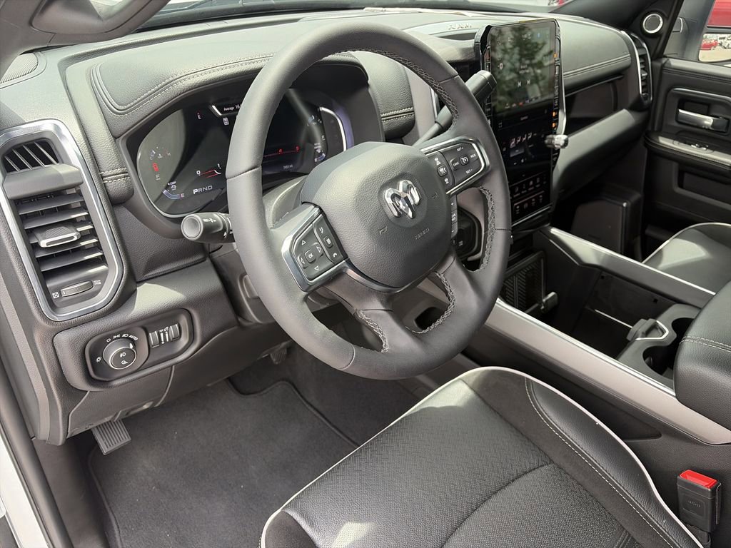 Used 2025 RAM 2500 Laramie AWD/4WD image 11