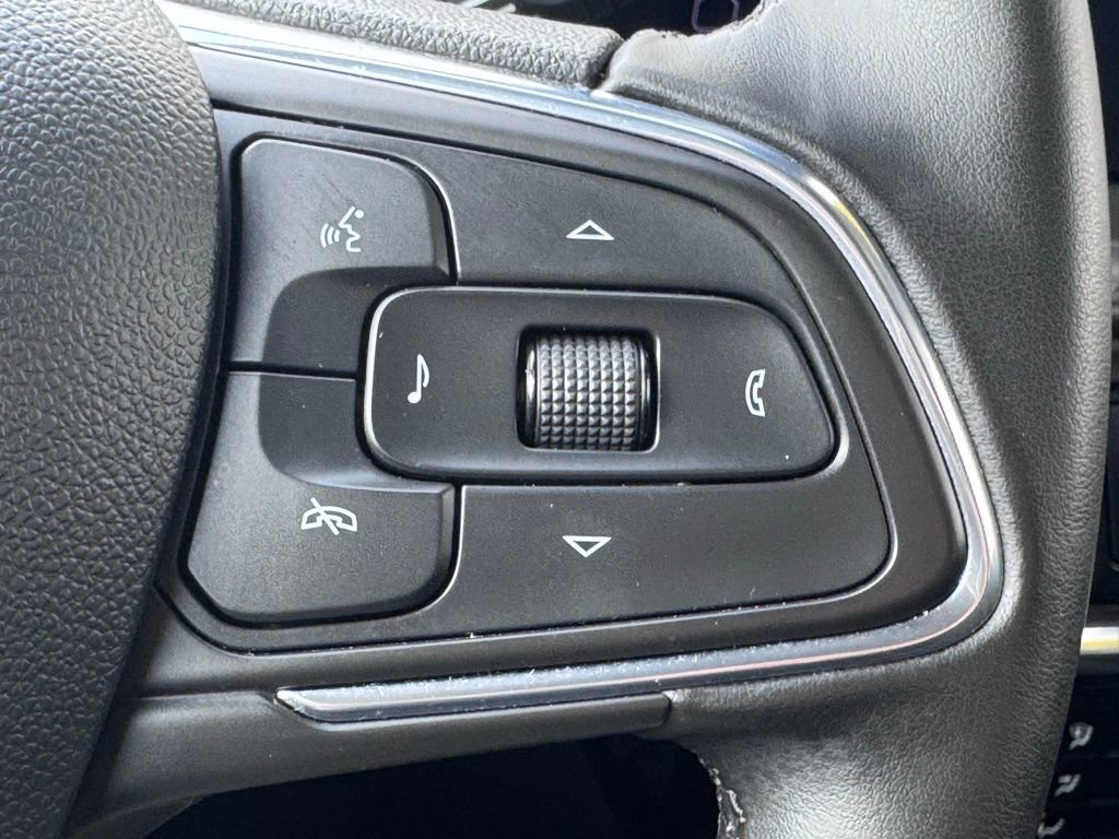 Used 2025 Buick Encore GX Sport Touring image 38