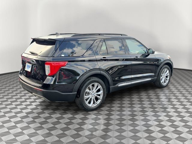 Certified 2024 Ford Explorer XLT w/ Equipment Group 202A RWD image 6