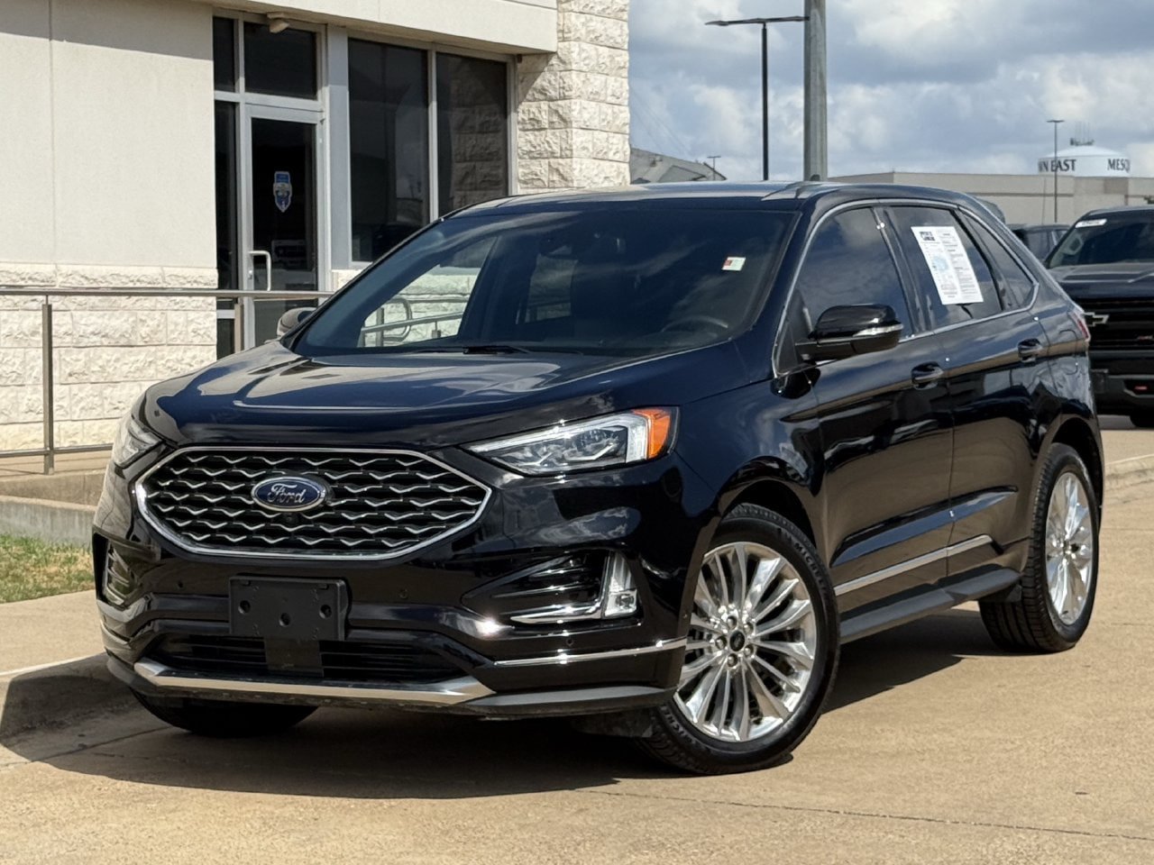 Certified 2022 Ford Edge Titanium w/ Equipment Group 301A AWD/4WD image 2