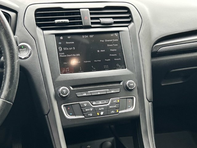 Certified 2018 Ford Fusion SE w/ Equipment Group 201A FWD image 16