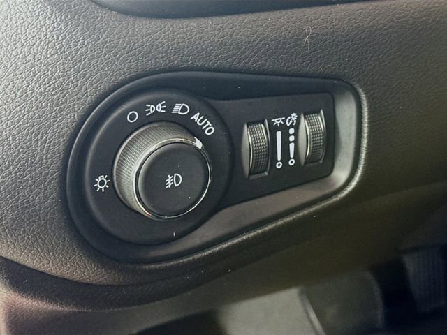 Used 2022 Jeep Renegade Latitude image 12