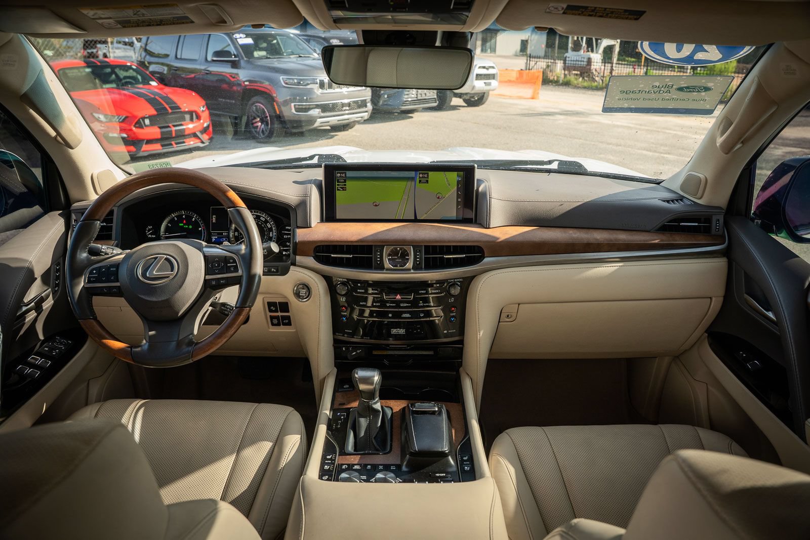 Used 2020 Lexus LX 570 4WD w/ Luxury Package image 34