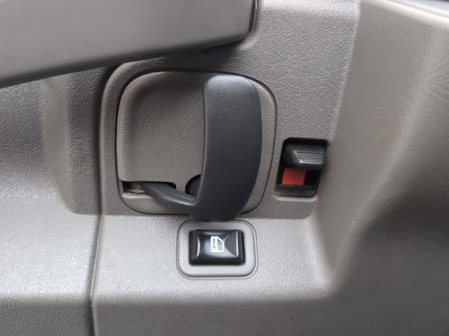 Used 2018 Chevrolet Express 2500 w/ Driver Convenience Package image 13