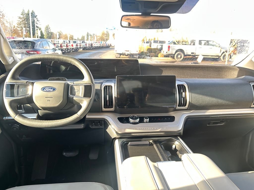 Certified 2025 Ford Expedition Active image 6