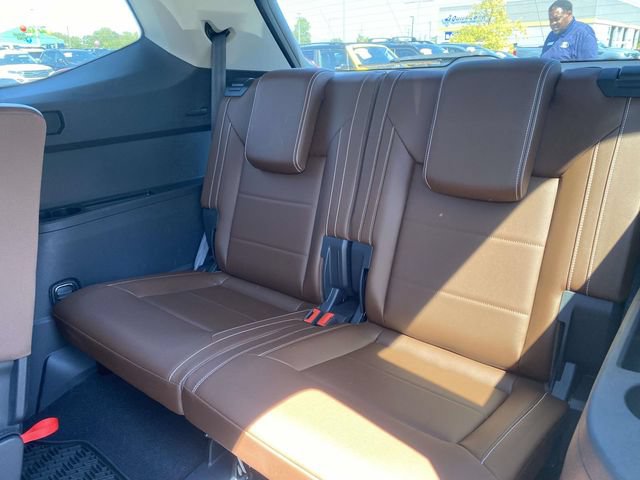 Used 2023 Volkswagen Atlas SE w/ Black Wheel Package FWD image 11