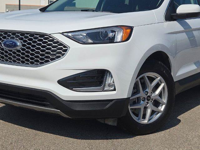 Certified 2024 Ford Edge SEL w/ Convenience Package AWD/4WD image 3