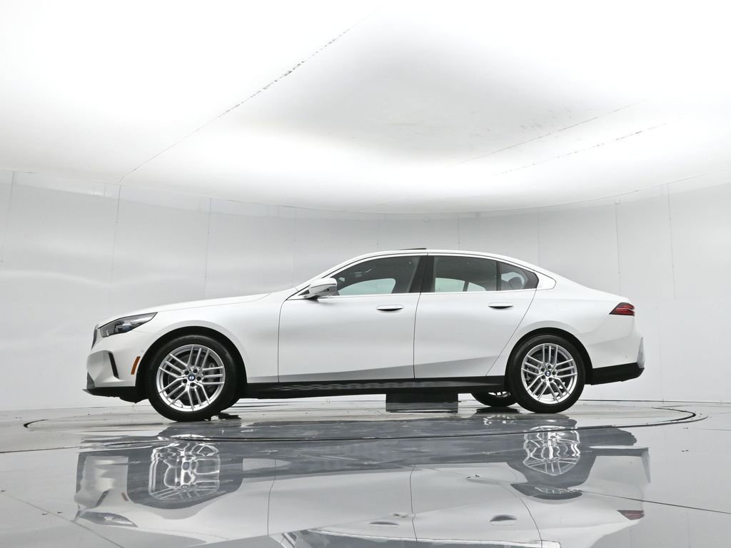 Used 2025 BMW 530i xDrive w/ Premium Package image 8