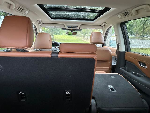 Used 2025 Nissan Pathfinder Platinum w/ Cargo Package AWD/4WD image 34