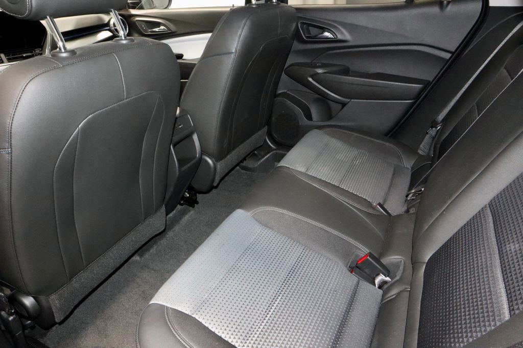 Used 2025 Chevrolet Trax LT w/ LT Convenience Package image 20