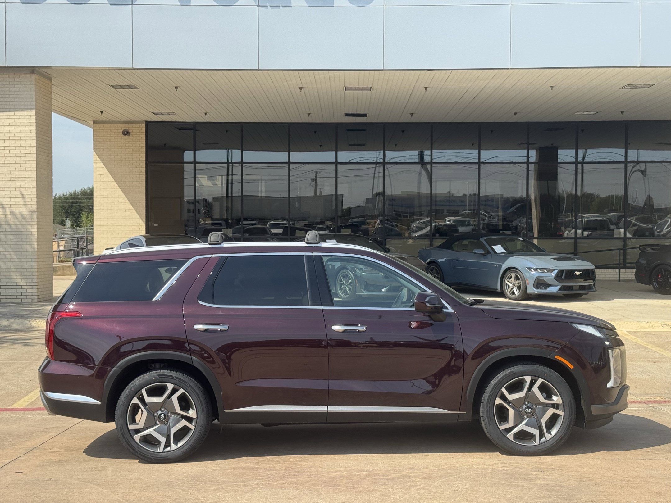 Used 2023 Hyundai Palisade Limited w/ Cargo Package AWD/4WD image 3