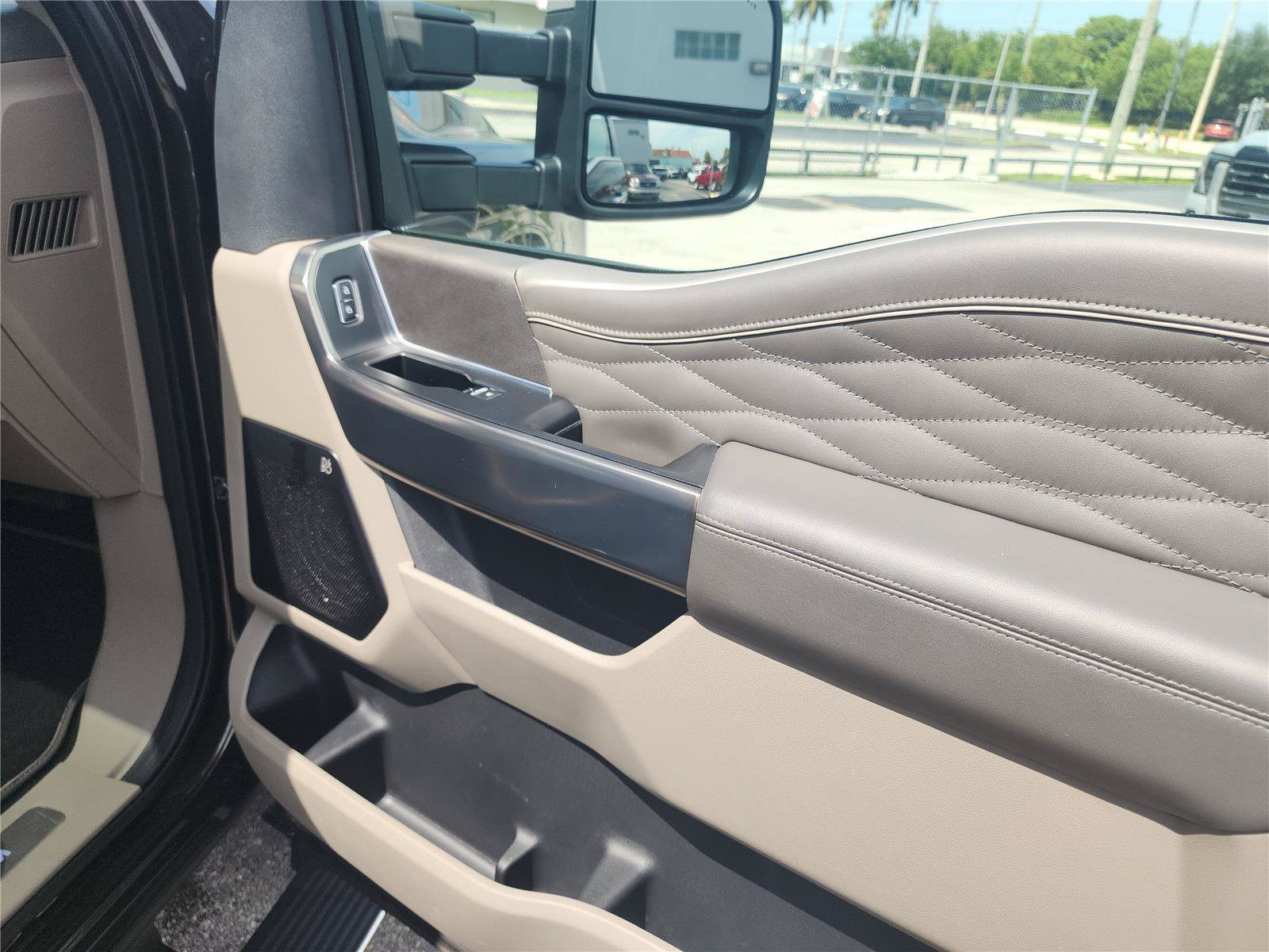 Certified 2025 Ford F450 Platinum w/ Platinum Plus Package AWD/4WD image 27