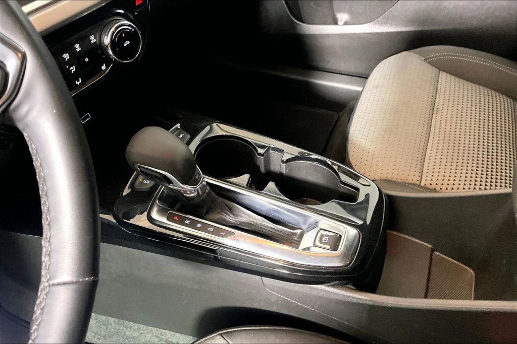 Used 2025 Chevrolet Trax LT w/ LT Convenience Package FWD image 13