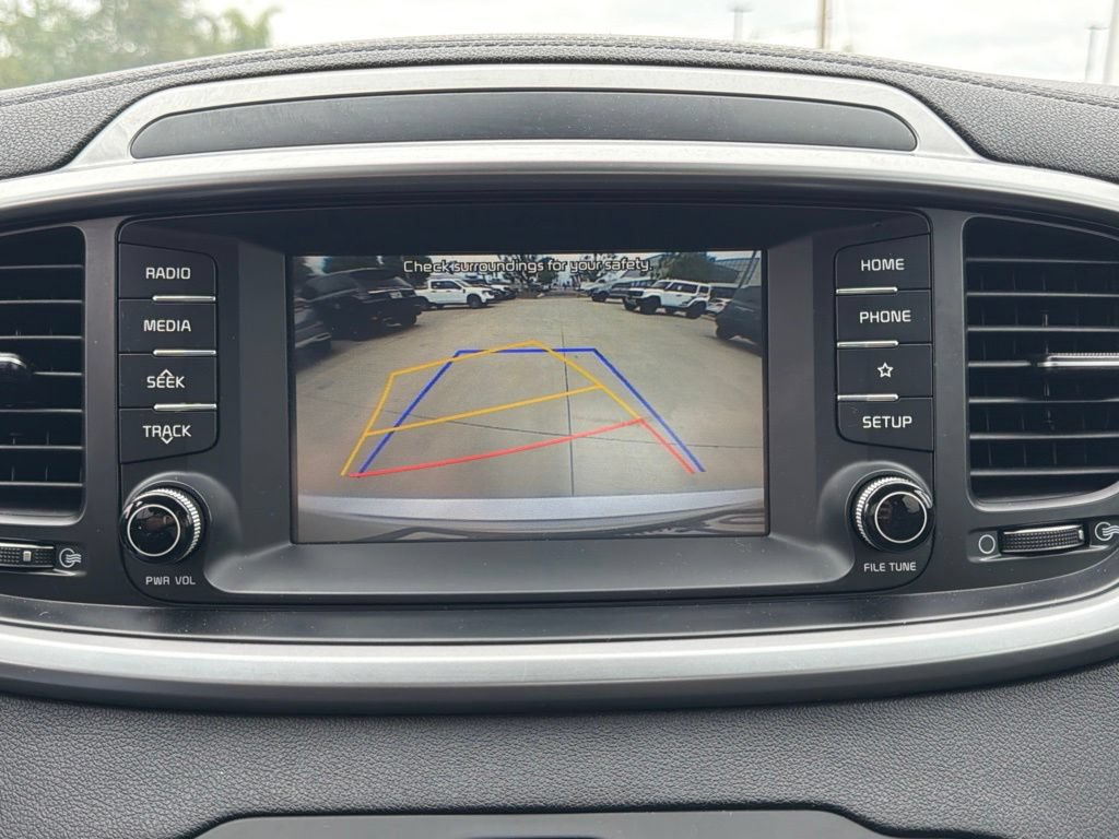 Used 2020 Kia Sorento LX FWD image 29