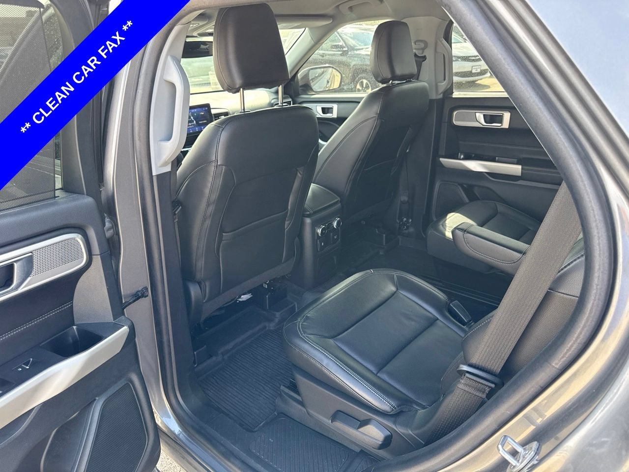 Certified 2022 Ford Explorer Limited w/ Equipment Group 301A RWD image 7