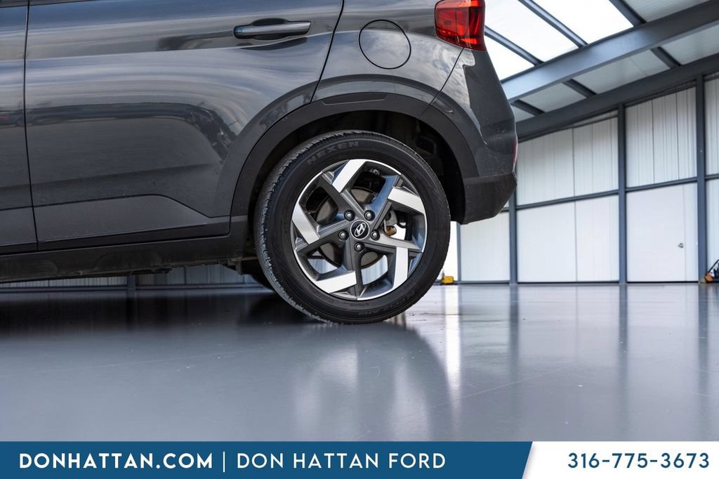 Used 2025 Hyundai Venue SEL FWD image 31