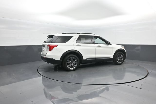 Certified 2024 Ford Explorer XLT w/ Equipment Group 202A AWD/4WD image 8