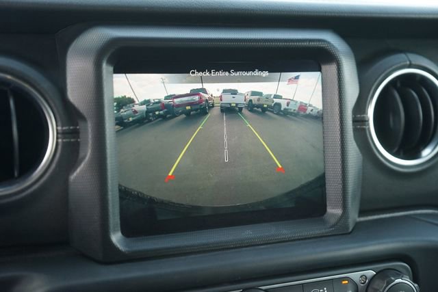 Used 2021 Jeep Wrangler Unlimited Sahara w/ Cold Weather Group AWD/4WD image 27