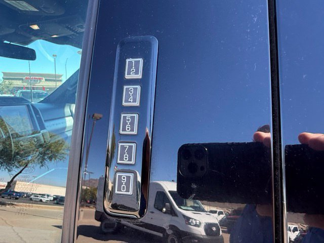 Certified 2022 Ford F350 4x4 Crew Cab DRW Super Duty image 10