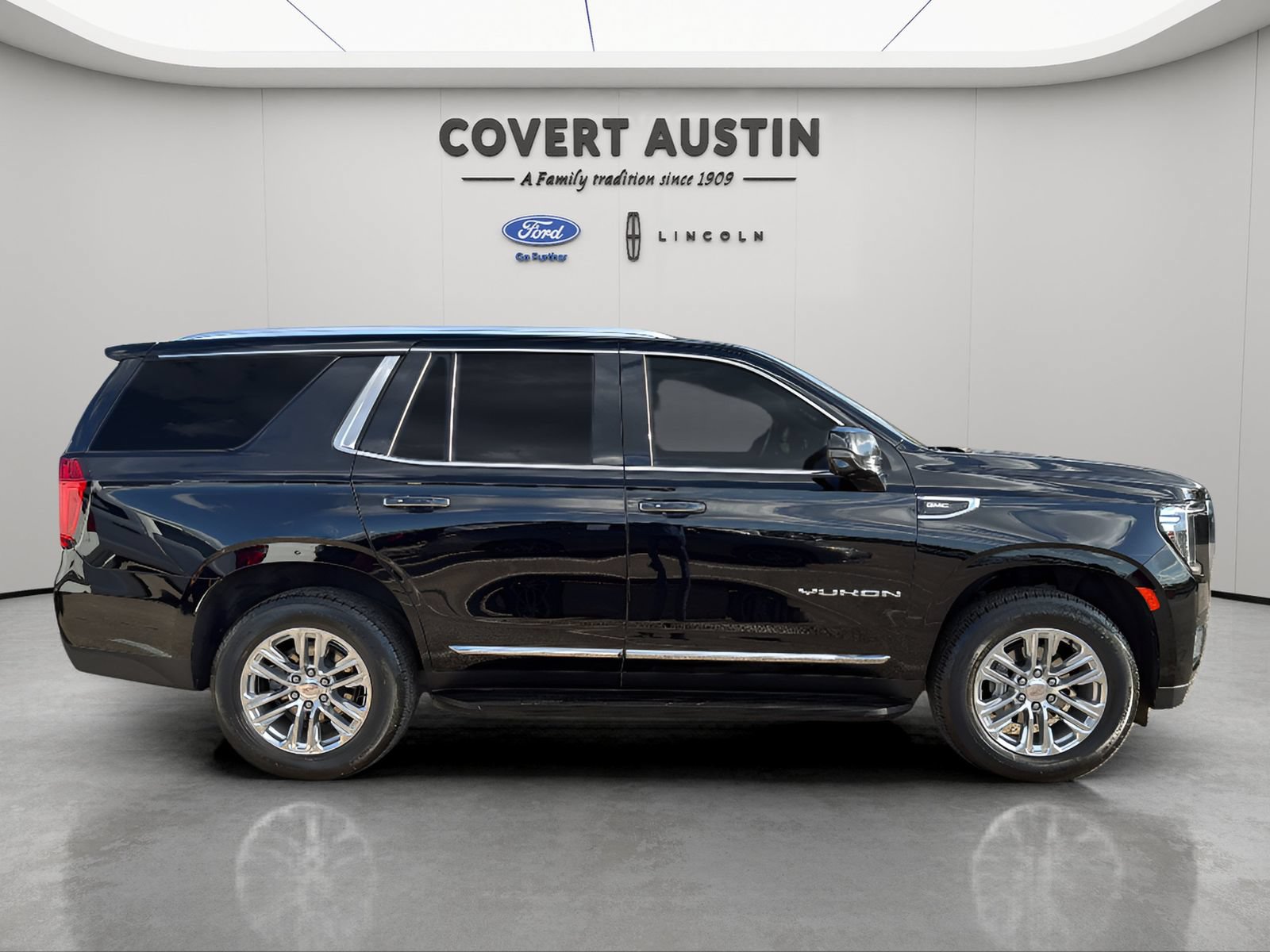 Used 2024 GMC Yukon SLT w/ SLT Luxury Package RWD image 6