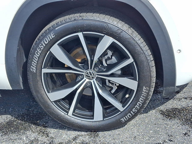 Used 2024 Volkswagen Atlas SEL Premium R-Line image 8