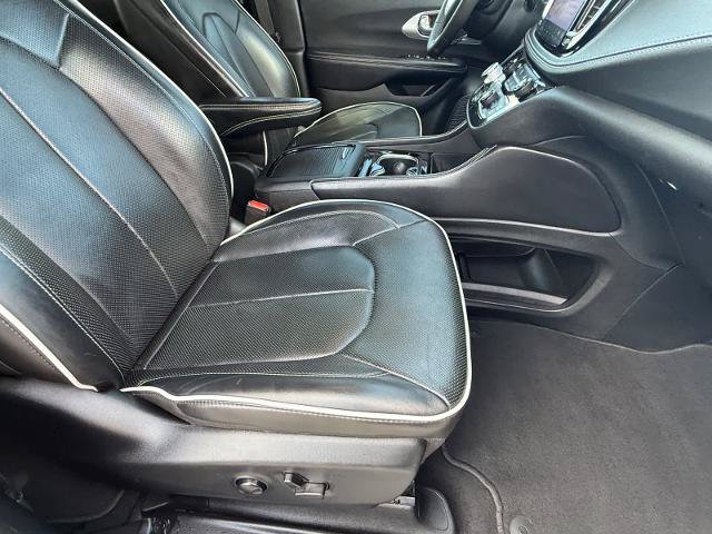 Used 2025 Chrysler Pacifica Limited FWD image 10