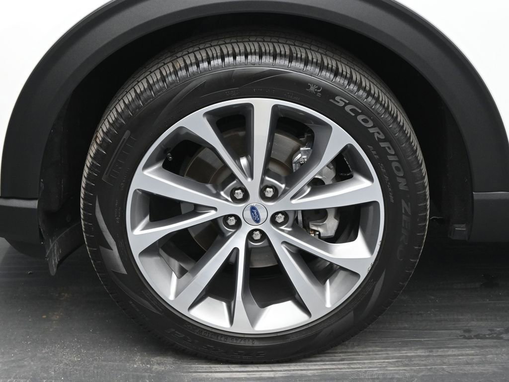 Certified 2025 Ford Explorer Platinum w/ Ultimate Package image 33