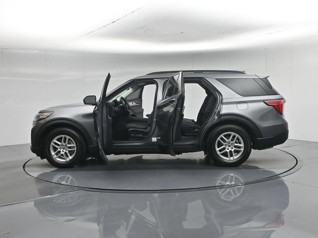 Certified 2025 Ford Explorer Active RWD image 5