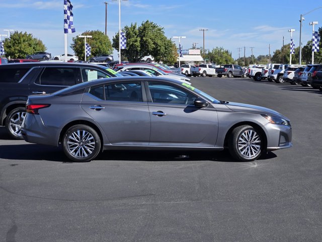 Used 2025 Nissan Altima 2.5 SV AWD/4WD image 3