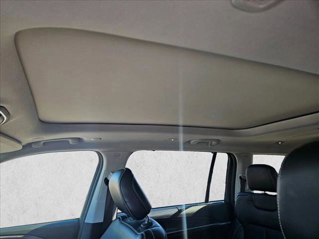 Used 2023 Jeep Grand Cherokee L Limited w/ Luxury Tech Group II image 17