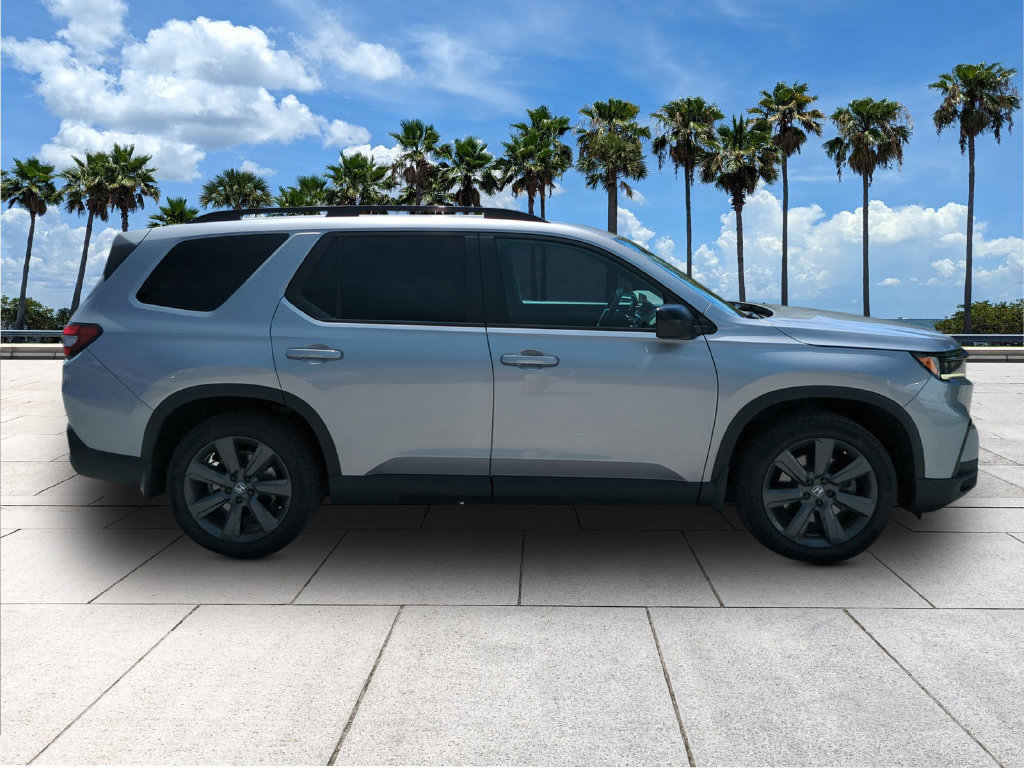 Used 2025 Honda Pilot Sport image 9