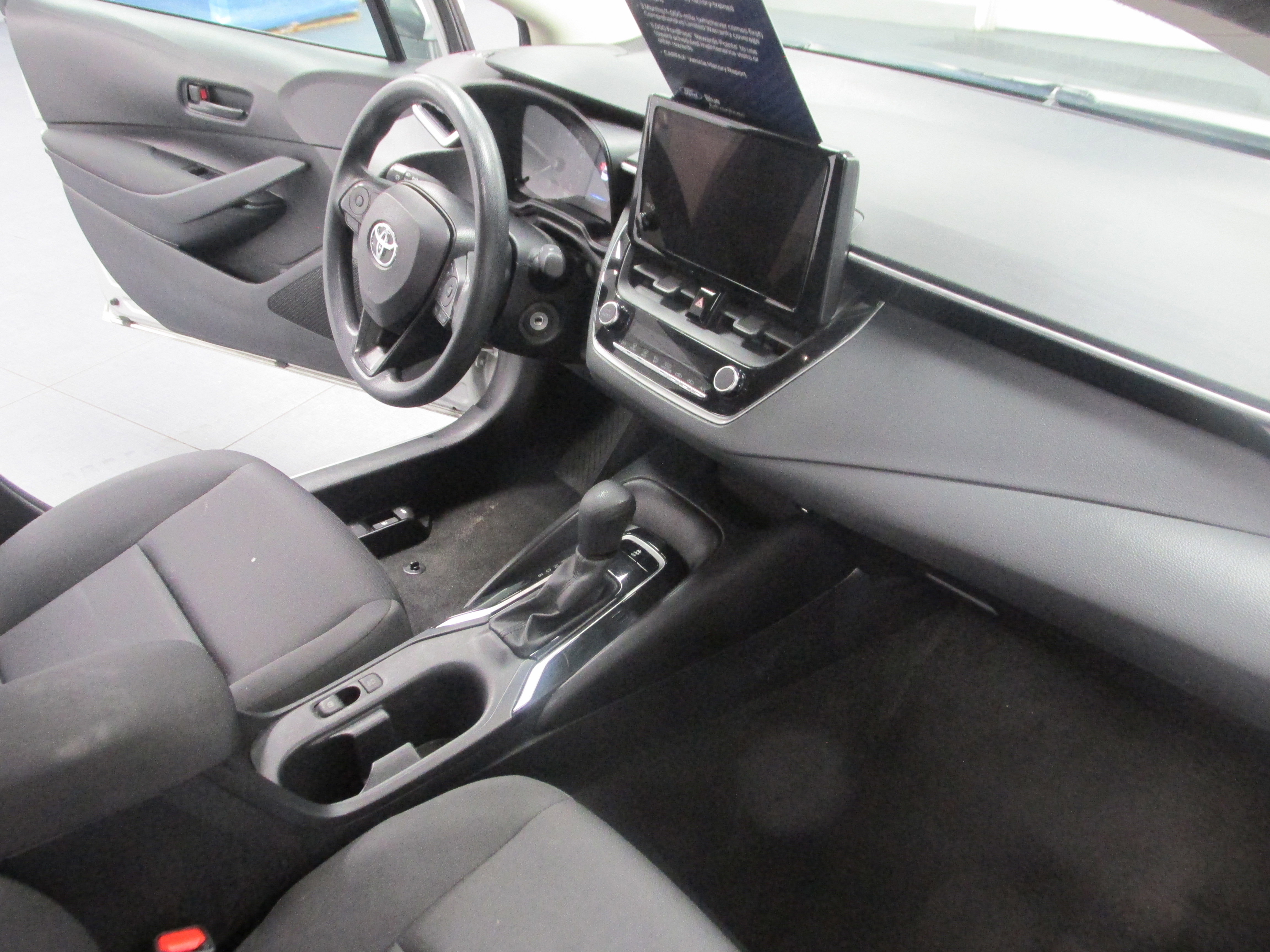 Used 2023 Toyota Corolla LE FWD image 23