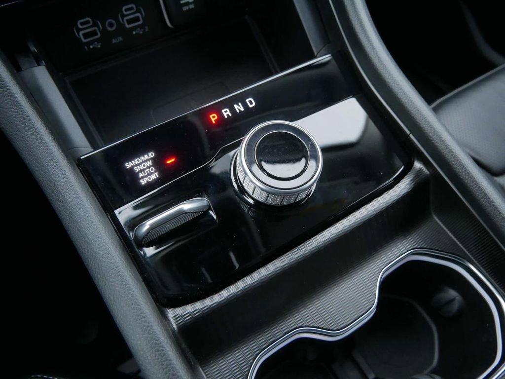 Used 2024 Jeep Grand Cherokee Limited w/ Luxury Tech Group II image 23