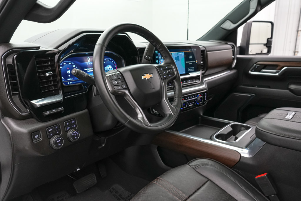 Used 2024 Chevrolet Silverado 2500 High Country w/ Technology Package AWD/4WD image 14