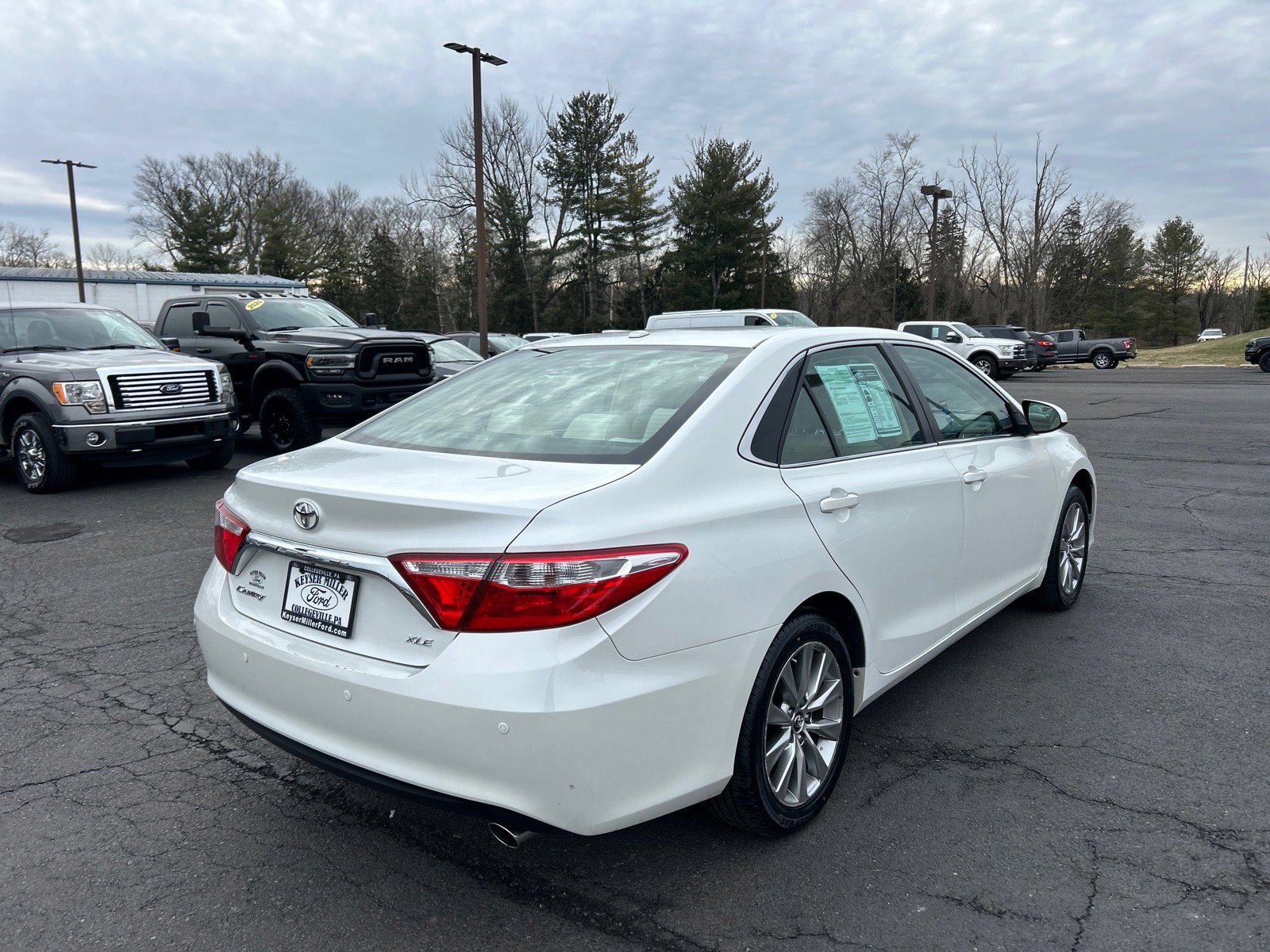 Used 2017 Toyota Camry XLE image 12